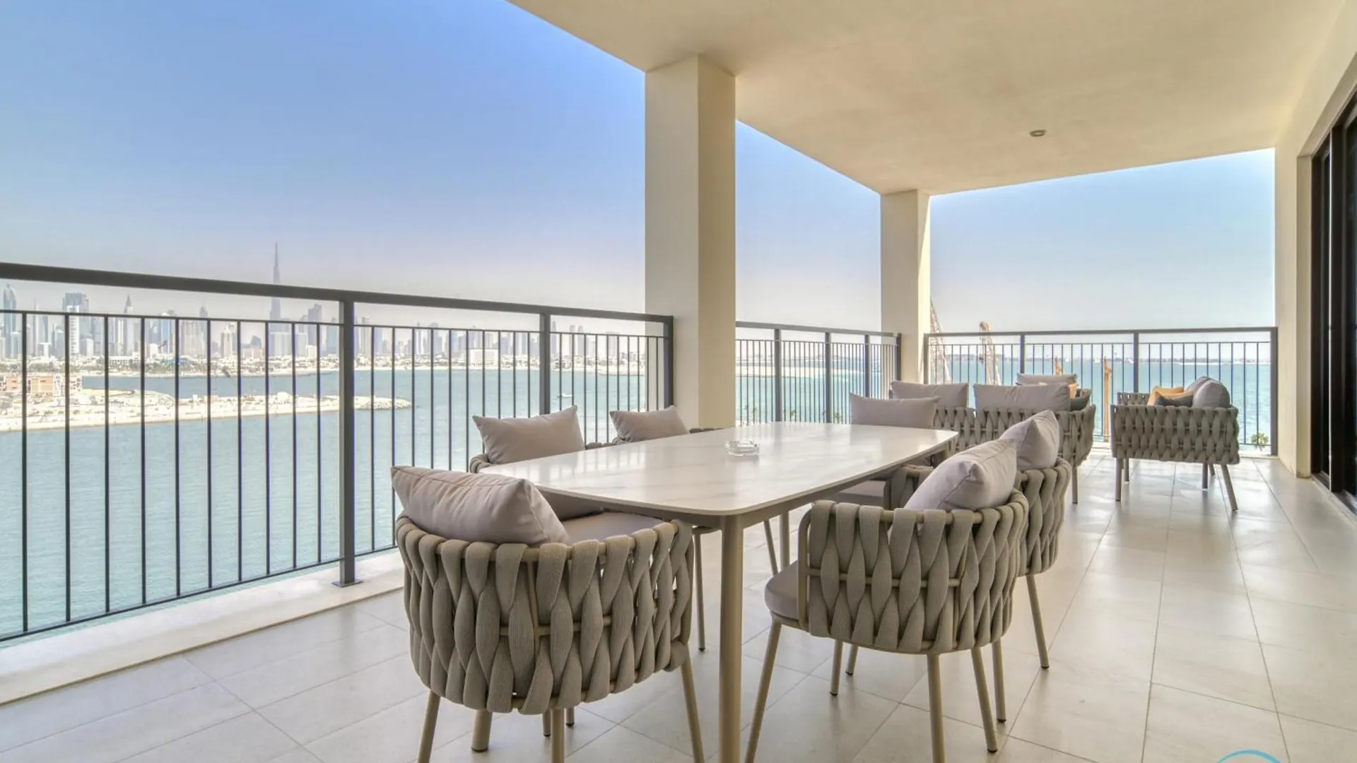 Peaceful 4Br Penthouse With Assistant Room At Le Pont Jumeirah By Deluxe Holiday Homes Dubai Apartment