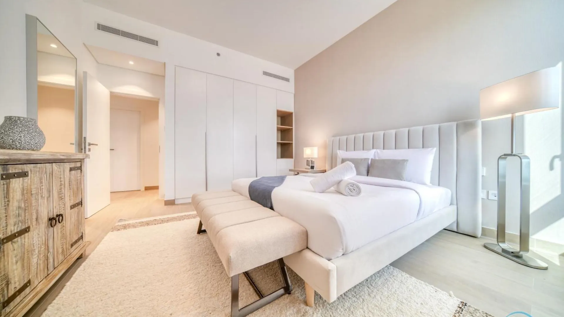 Peaceful 4Br Penthouse With Assistant Room At Le Pont Jumeirah By Deluxe Holiday Homes Dubai